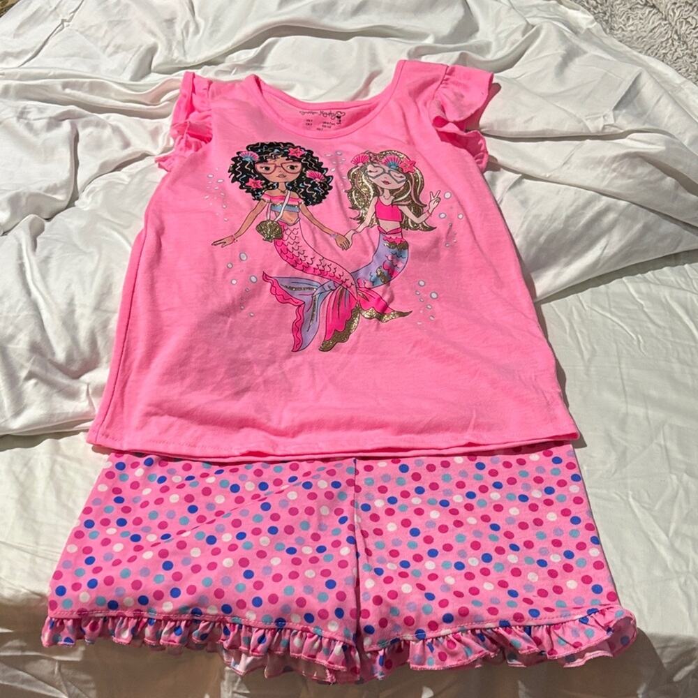 Cynthia Rowley 8 Pink Mermaid Kids Pajamas nwot polka dot bottoms
Mermaid top